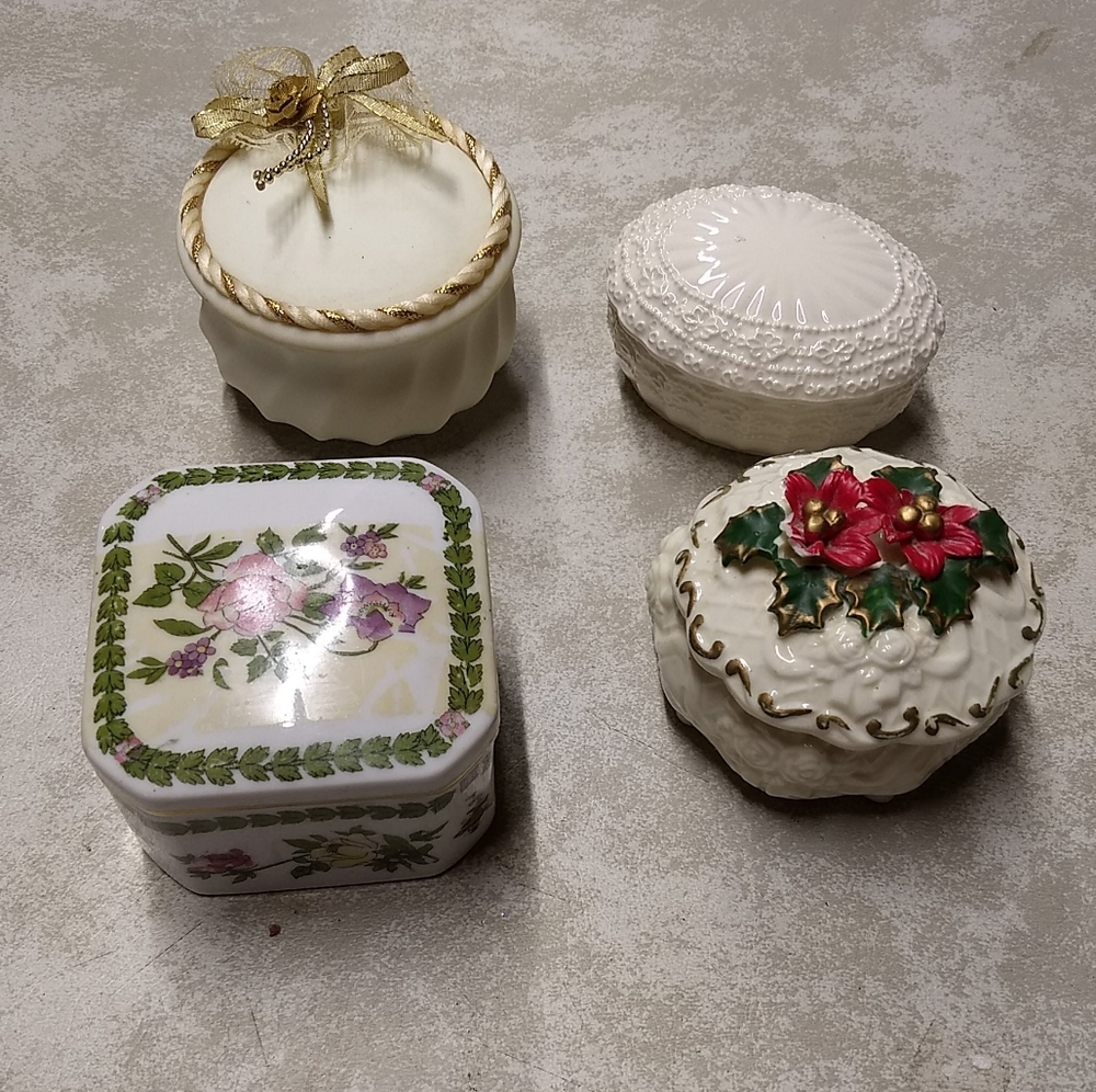 Lot of 4 Mixed Ceramic & Porcelain Trinket and Jewelry Boxes w/ Lids 1 Lefton